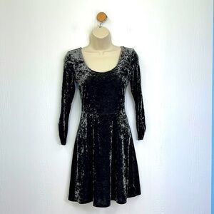 American Eagle - Olive Green Velvet Scoop Long Sleeve Mini Dress Size Small